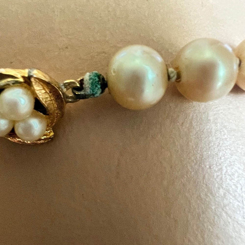Vintage 30" Knotted Glass Pearl Necklace Gold Tone Floral Clasp Coquette 60s‎ - Picture 4 of 8